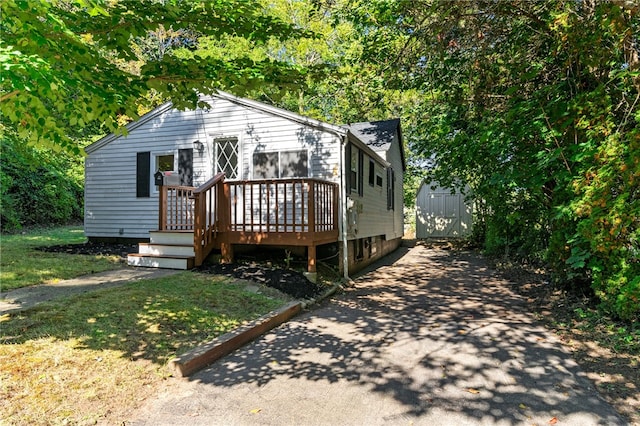 view of front of house featuring a shed