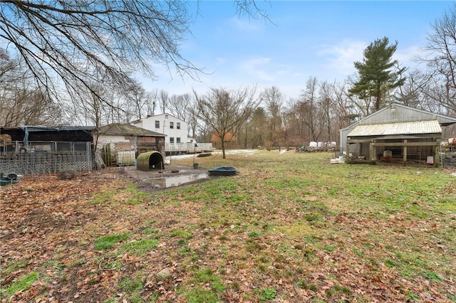 view of yard with an outdoor structure