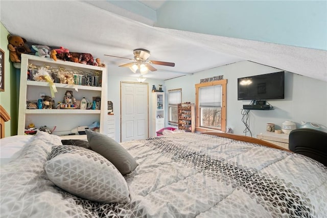 bedroom featuring ceiling fan