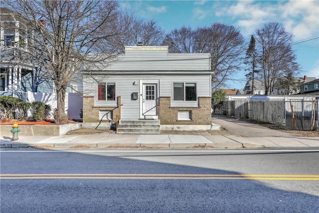 view of front of property