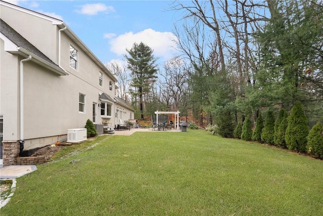 view of yard featuring a patio