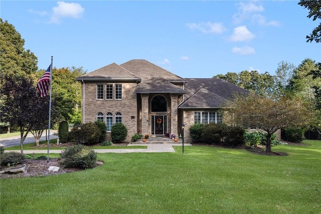 view of front facade featuring a front yard