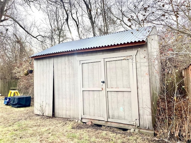 view of outbuilding