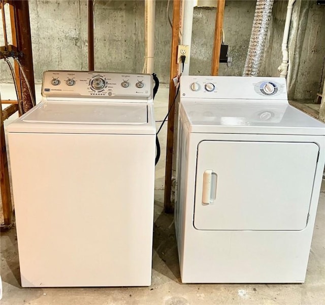 clothes washing area featuring washing machine and clothes dryer