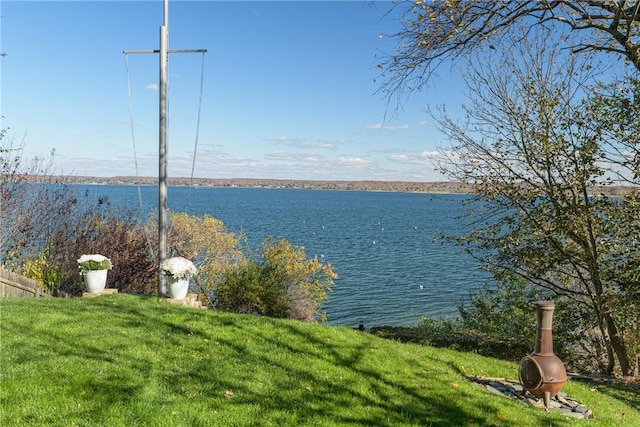 view of water feature