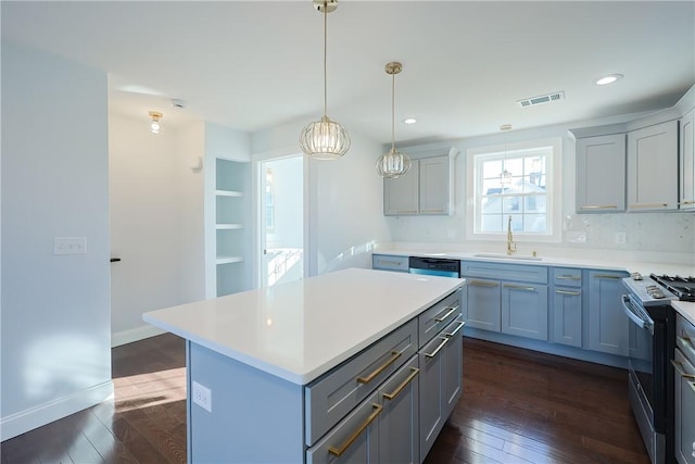 kitchen featuring dark hardwood / wood-style flooring, sink, a kitchen island, and stainless steel appliances