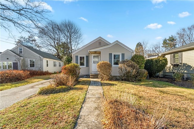 view of front of house with a front lawn