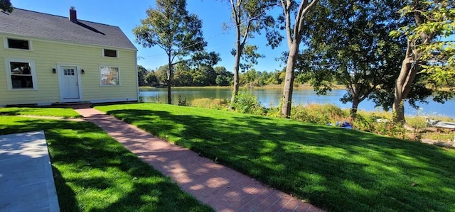 view of yard featuring a water view