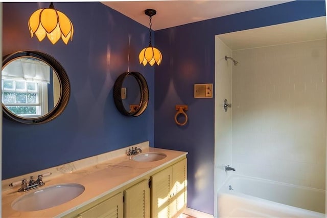 bathroom with vanity and tiled shower / bath