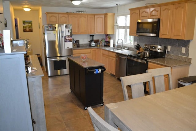 kitchen featuring backsplash, stainless steel appliances, sink, decorative light fixtures, and a kitchen island