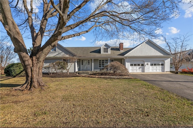 view of front facade featuring a front lawn and a garage