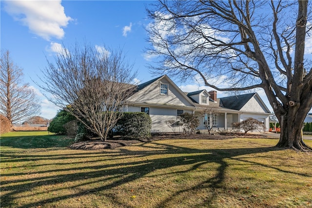 view of front of property featuring a front yard