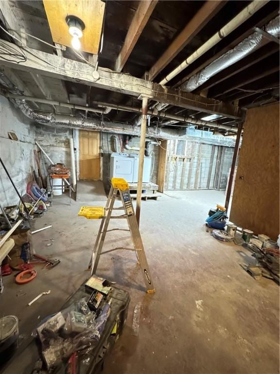 basement featuring washer / clothes dryer