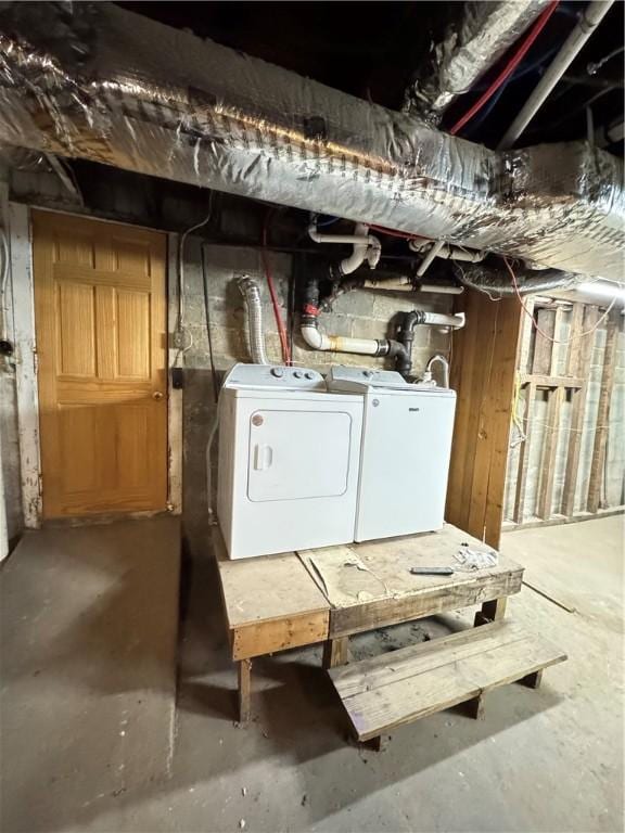 basement featuring independent washer and dryer