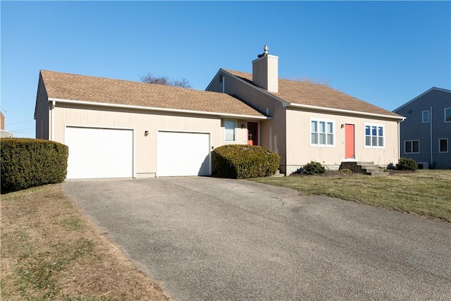 view of front facade featuring a garage and a front lawn