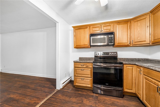 kitchen featuring a textured ceiling, stainless steel appliances, ceiling fan, and dark wood-type flooring