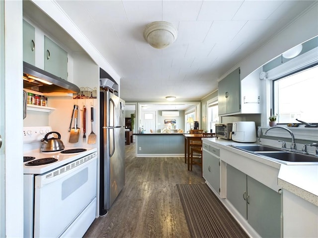 kitchen with electric range, dark wood-style flooring, a sink, light countertops, and freestanding refrigerator