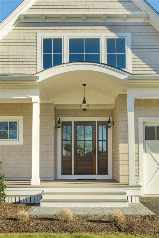 property entrance featuring a porch