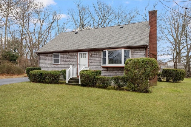 view of front of home featuring a front lawn