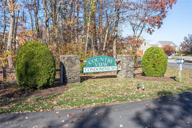 view of community / neighborhood sign