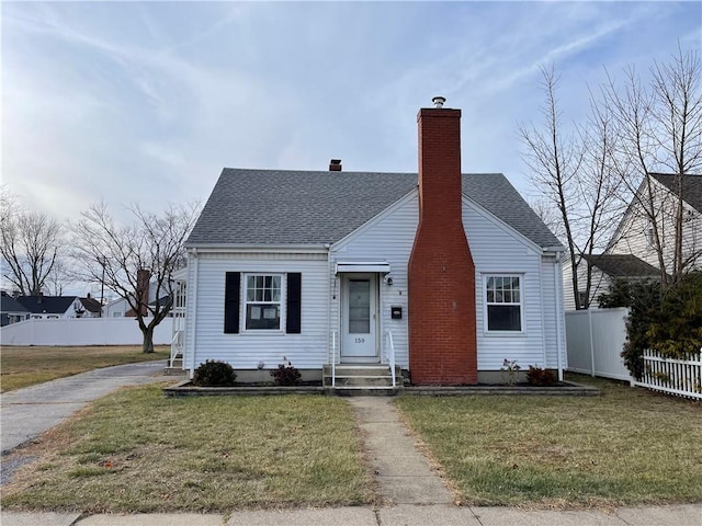 bungalow-style house featuring a front lawn