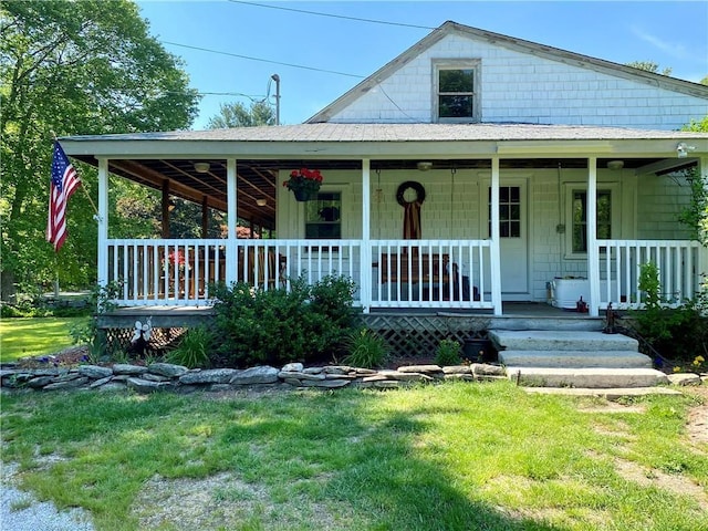 view of front of house with a front lawn and covered porch