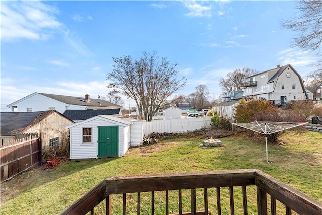 view of yard featuring a storage shed