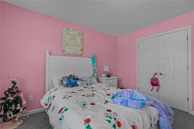 bedroom featuring carpet floors and a closet