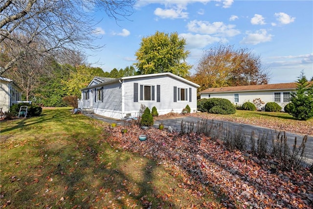 view of front of house featuring a front yard