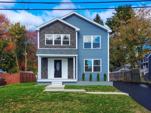 view of front of property with a front yard