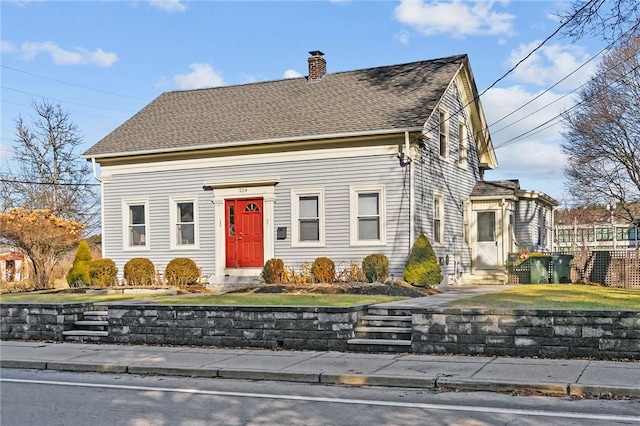 view of front of house featuring a front lawn