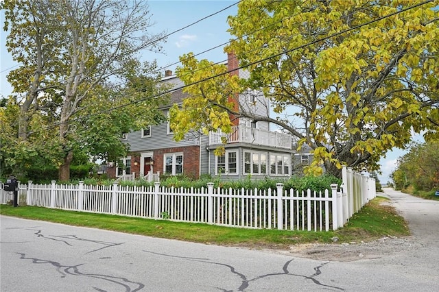 view of front of property featuring a balcony