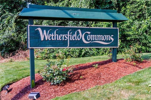 community sign featuring a yard