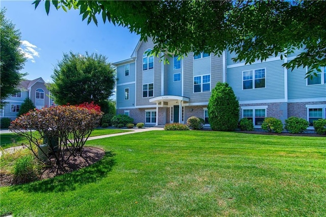 view of front of property with a front lawn