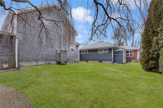 back of house featuring a yard