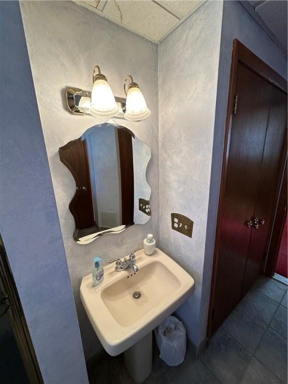 bathroom featuring sink