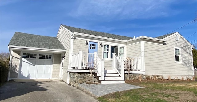 view of front facade featuring a garage