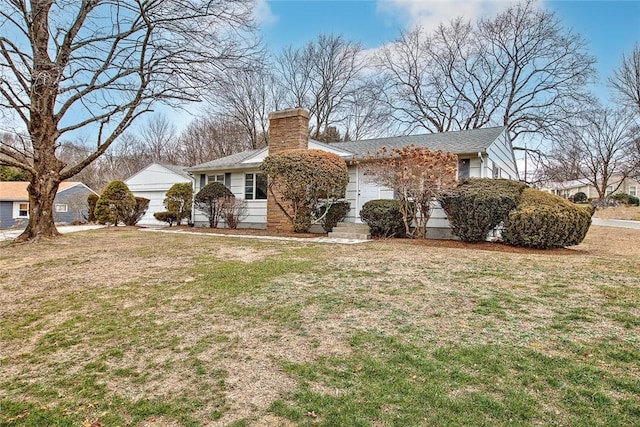 ranch-style house featuring a front lawn