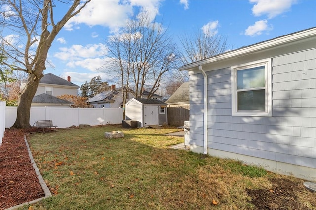 view of yard with a shed