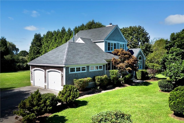 view of front of property featuring a front lawn and a garage