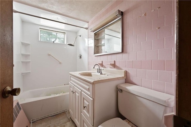 full bathroom with washtub / shower combination, vanity, toilet, and tile walls