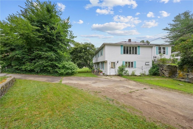 view of front of home with a front lawn