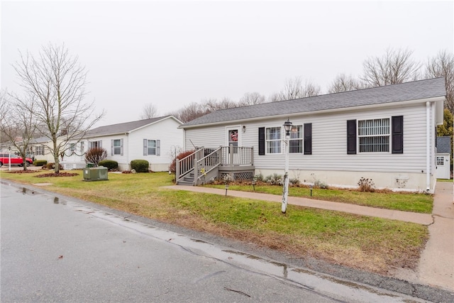 view of front of house with a front lawn