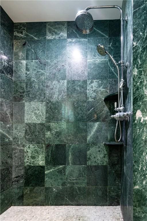 bathroom featuring a tile shower