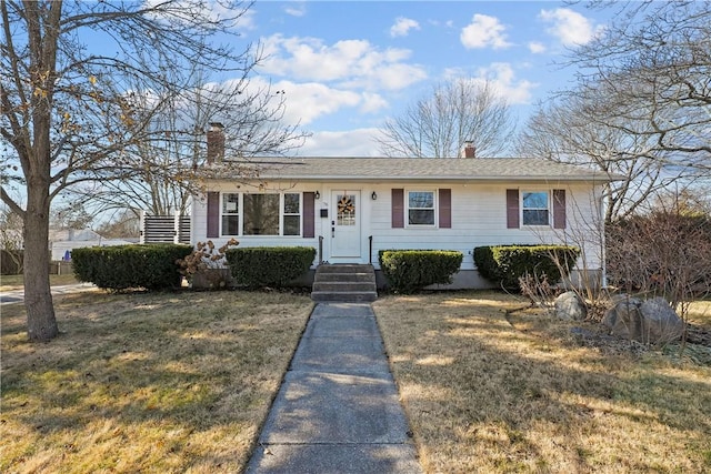 view of front of property with a front yard