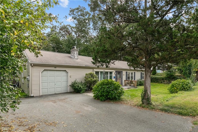 view of front of house featuring a front yard and a garage