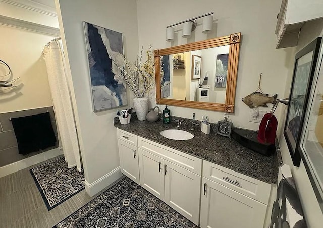 bathroom featuring curtained shower, crown molding, and vanity