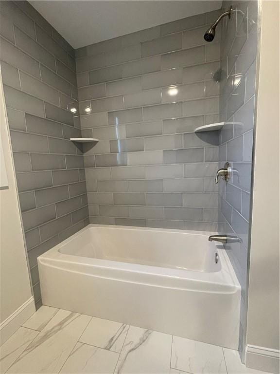 bathroom featuring tiled shower / bath combo