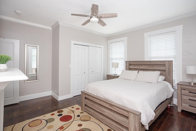 bedroom with ceiling fan, ornamental molding, dark wood-type flooring, and a closet