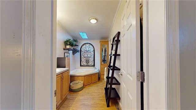 bathroom featuring hardwood / wood-style floors, vanity, a bathtub, and crown molding